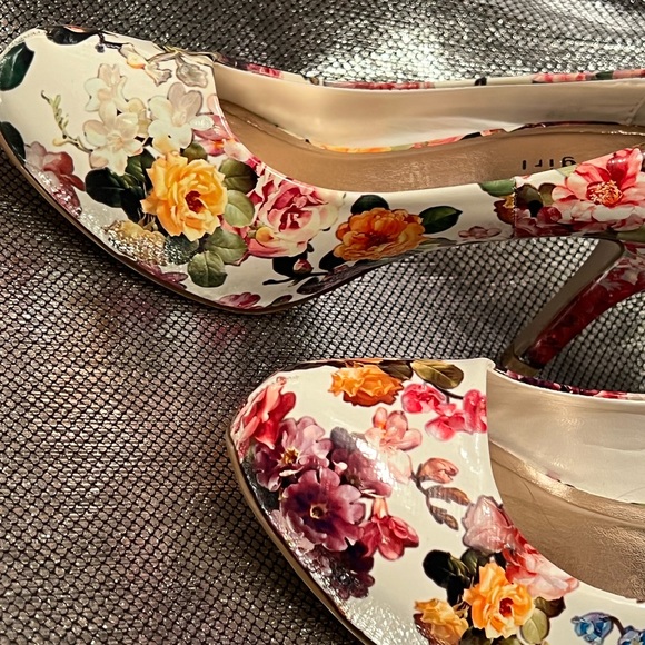 New Woman’s Madden Girl Flower💐Print Heels size 7 Dazzling Beautiful 🌺🌸👍 - Picture 11 of 12